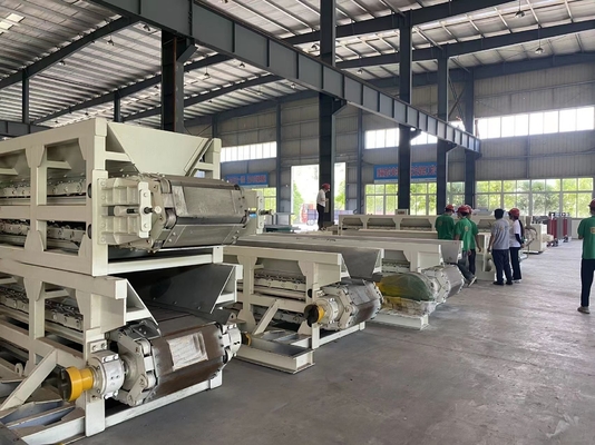 Machine d'alimentation de boîte pour la ligne de production de briques de schiste