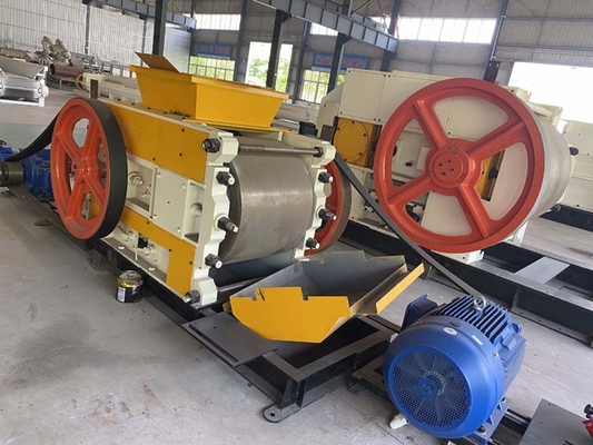 Rouleau fin d'installation de fabrication de matière première de BBT GS1412 écrasant la machine