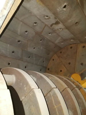 Concasseur à marteaux à double rotor de 180 kW avec 36 marteaux et tolérance d'humidité ne dépassant pas 8,5 % pour le traitement des minéraux