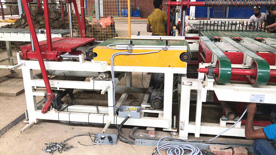 Grande pression solide de Clay Brick Cutting Machine Hydraulic de bloc adaptée aux besoins du client
