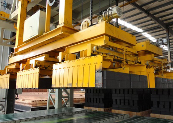 Machine d'empilement entièrement automatique de brique d'argile pour la capacité différente de blocs de cavité