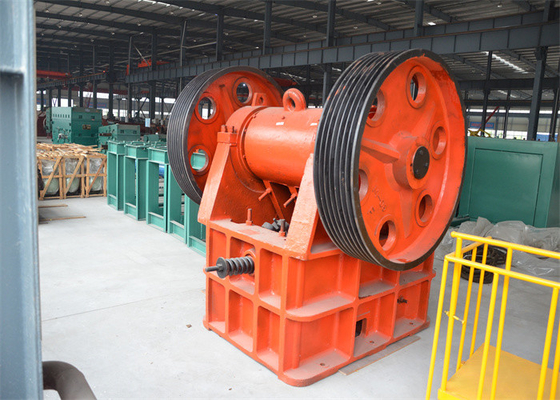 Machine de broyeur de rouleau de mâchoire pour la chaîne de production de four tunnel de brique d'argile