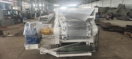 Machine d'alimentation de grande capacité TCNL matériau argileux en brique boîte avec 1175 mm de distance entre le centre et la chaîne de transport