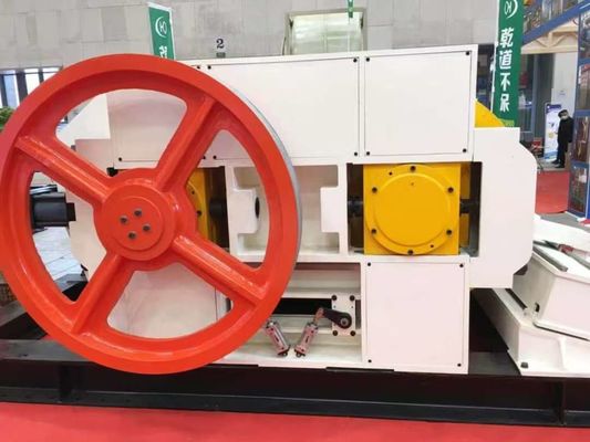 Machines de broyage à rouleaux de briques d'argile machines de broyage à rouleaux machines de traitement des matières premières machines de broyage