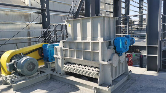 30 à 120 tonnes/h concasseur à rouleaux à double dents gris broyage de matières premières pour la fabrication de briques d'argile du fabricant BBT