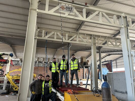 Système de déchargement et d'emballage de briques sans palette entièrement automatique pour les lignes de production de briques en terre cuite