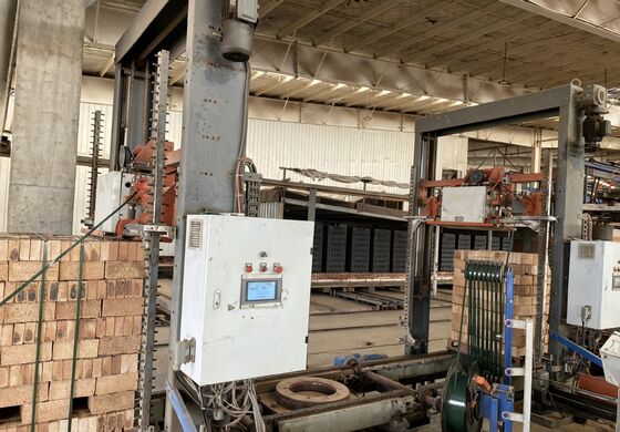 Système de déchargement et d'emballage de briques sans palette entièrement automatique pour les lignes de production de briques en terre cuite
